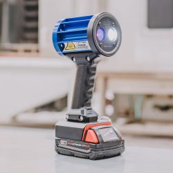 C4 Nomad-Go LED UV-A Lamp plus White Light, Battery Powered (UV-3400)